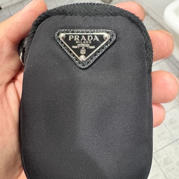 프라다 키링 미니파우치 신형