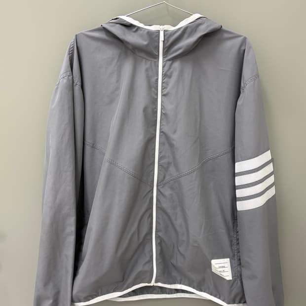 톰브라운 립스탑 바람막이