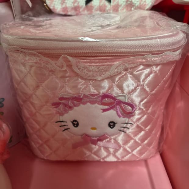 헬로키티 50주년 핑크 퀼팅 시리즈 베니티 파우치