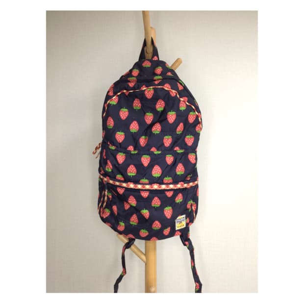 빈티지 스트로베리 패디드 백팩