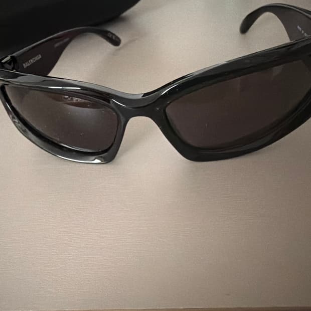 발렌시아가 스위프트 오발 선글라스 블랙