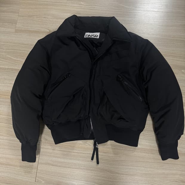 (L) DNSR 플라이트 크롭 덕다운 패딩 점퍼 블랙