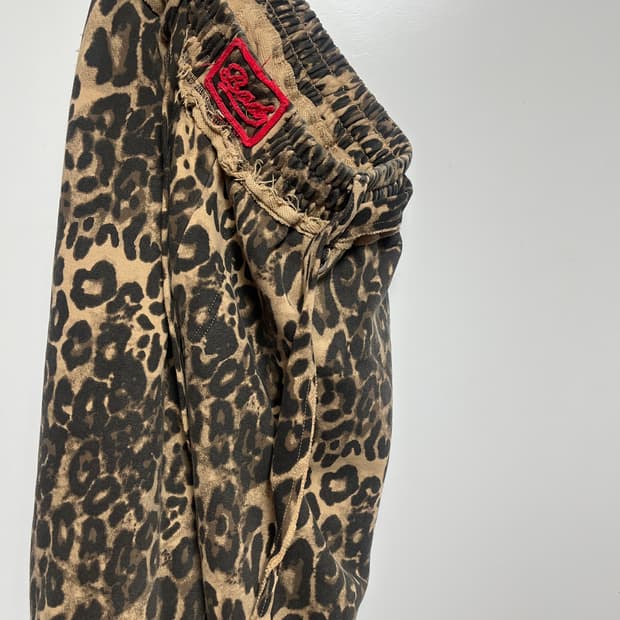 배드블러드 로엣지컨벡스조거 레오파드