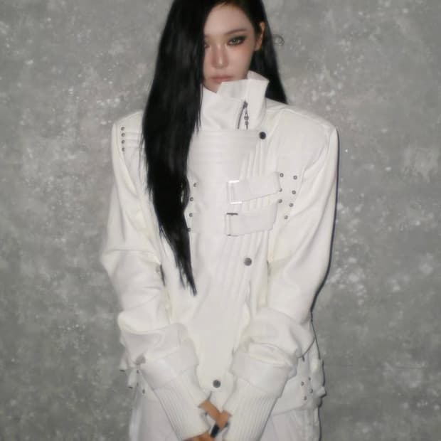 ATAnothingness 화이트 자켓 에스파 닝닝 착용