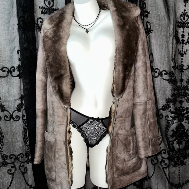 Ash brown washed sheepskin Mustang