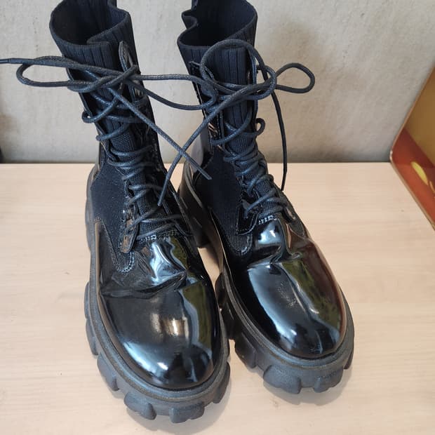 [힙템] 블랙 컴뱃 워커👢 광택레더+니트 믹스 / 키높이 효과🔥