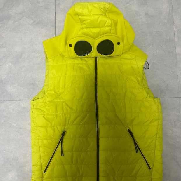 CP 컴퍼니 패딩조끼