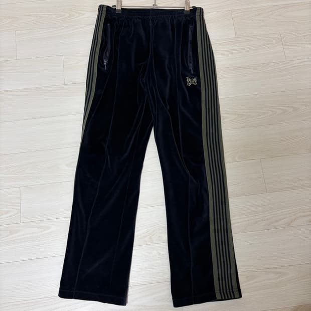 니들스 내로우 벨로어 팬츠 m사이즈 네이비색상