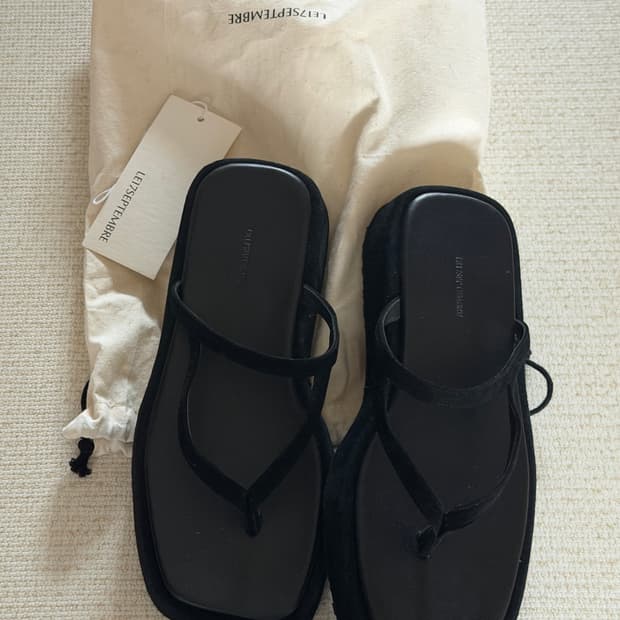(새상품) 르917 V line leather sandal 샌들 230