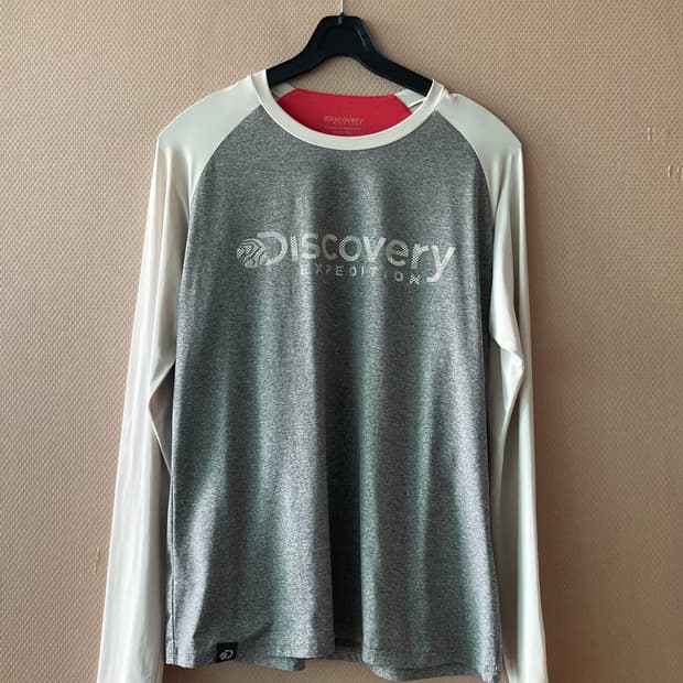 디스커버리 익스페디션 래글런 스포츠웨어 긴팔티  100