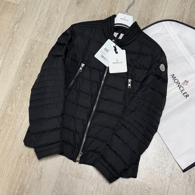 [블랙 2/새상품급] 몽클레어 아미오 경량패딩 자켓 블랙 풀구성