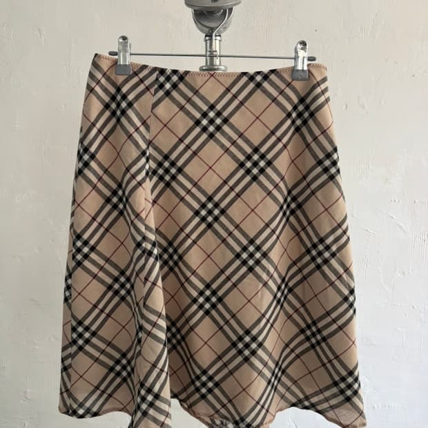 Burberry 버버리 베이지 프릴 노바체크 미디 스커트