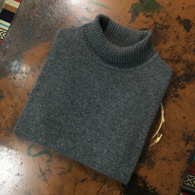 에디바우어 다크 그레이 울 혼방 터틀넥 니트 남성 102 여성 프리사이즈