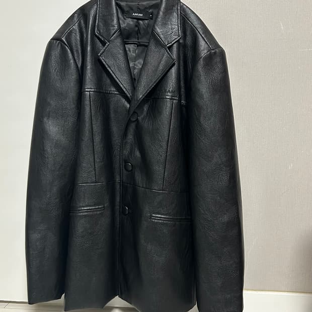 새상품 아캄 3 버튼 레더 블레이저 2사이즈 블랙