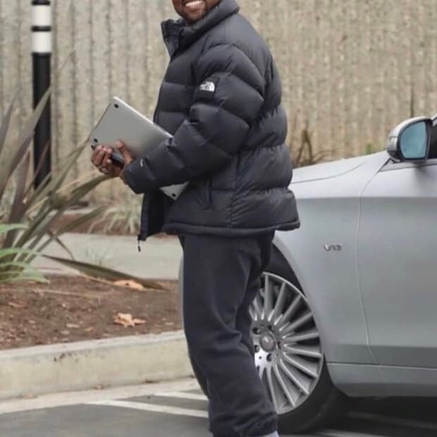 노스페이스 1992 눕시 칸예 패딩 아스팔트 그레이