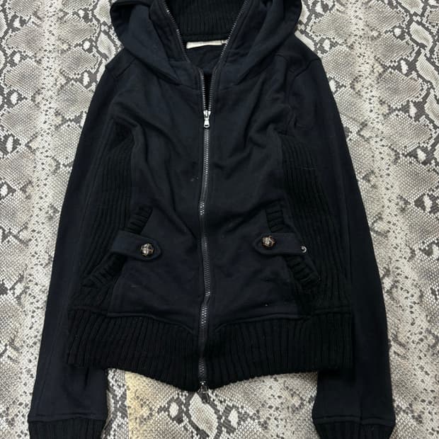 “Vintage” 00’s Y2K Design Black Hooded 2