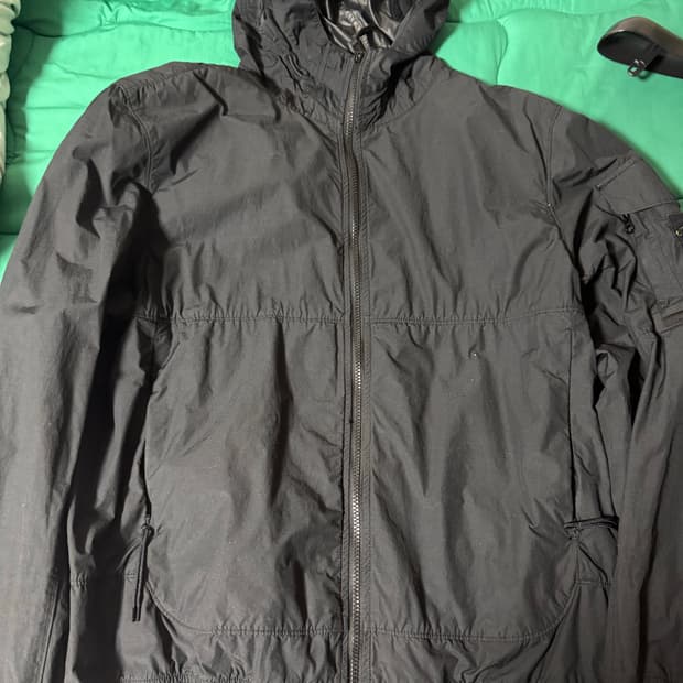 스톤아일랜드 나슬란 라이트 와트로 자켓 L