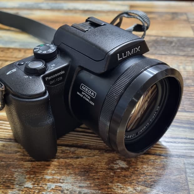 파나소닉 하이엔드 카메라 dmc-fz20 팝니다.