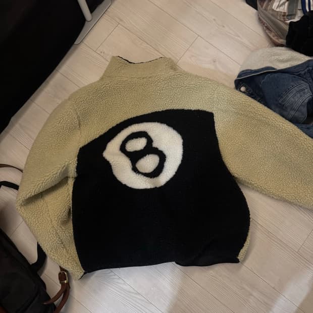 스투시 8볼 셰르파 후리스 판매합니다