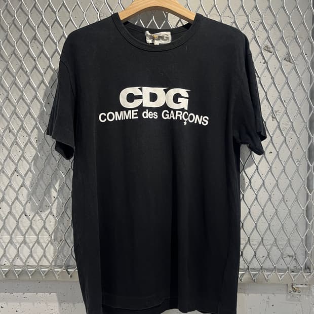 CDG 꼼데가르송 빅 로고 티셔츠