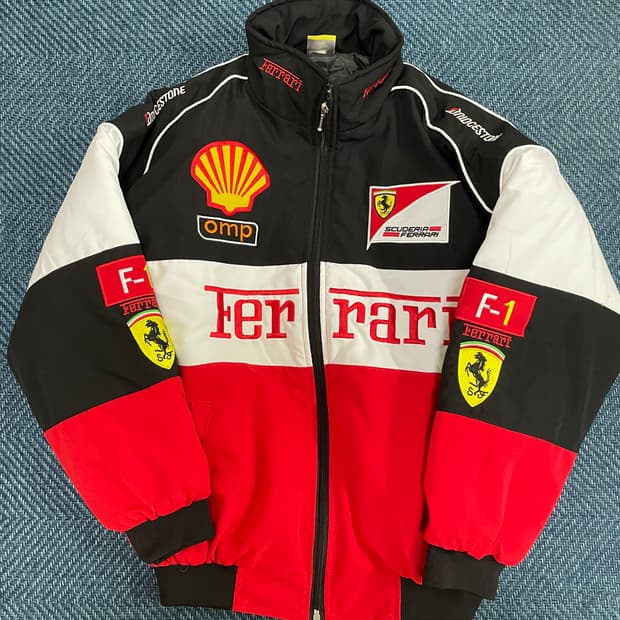 페라리 자켓 새 상품 M 사이즈