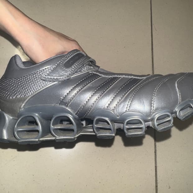 아디다스 x 타끄와 빈트 알리 메리제인 245