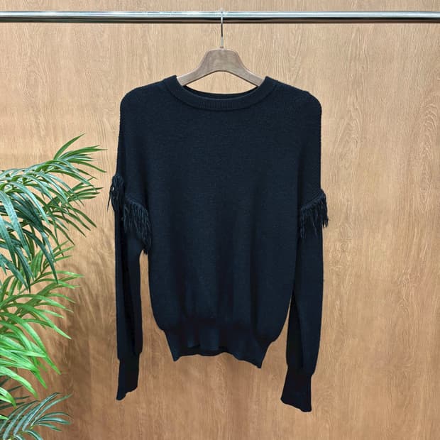 토리버치 라운드넥 긴팔 니트 밑단 시보리 어깨 프린지 디테일 블랙