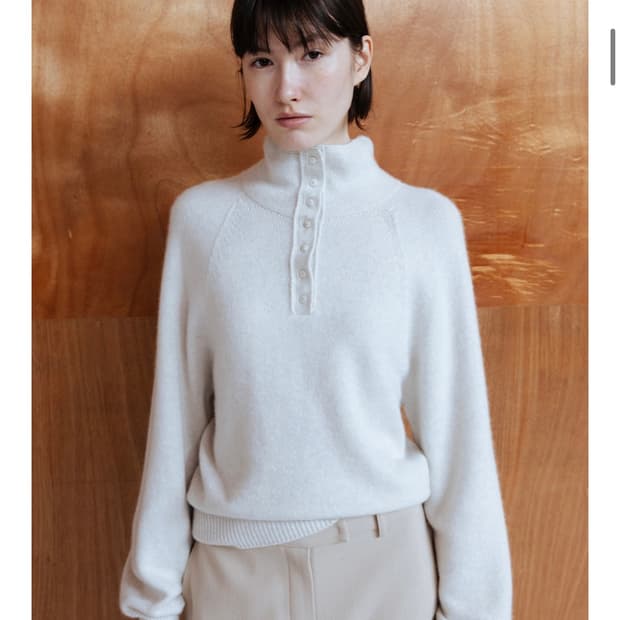 케리에르 메리노 울 버튼업 심리스 니트탑 오트그레이