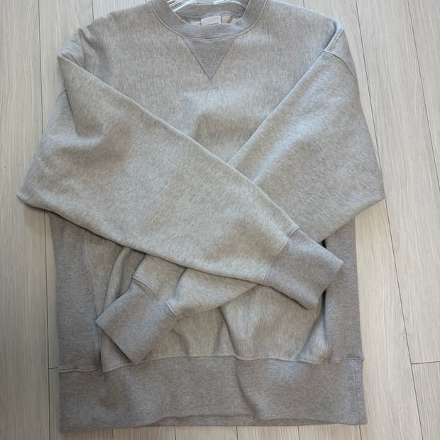 아웃스탠딩 회색 맨투맨 M 팝니다