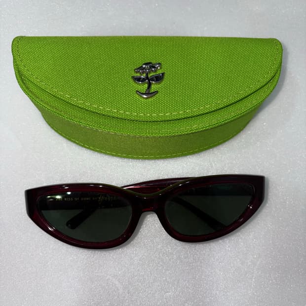 블루엘리펀트 버건디 캣아이 선글라스