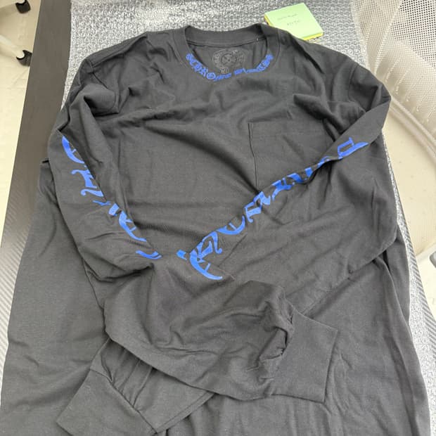 크롬하츠 넥 스크립트 롱슬리브 블루블랙 라지사이즈