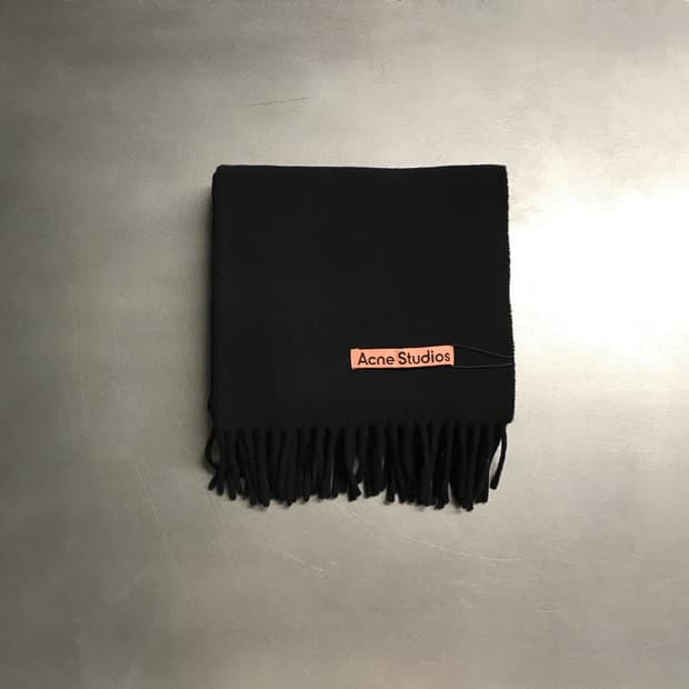 아크네스튜디오 머플러 블랙