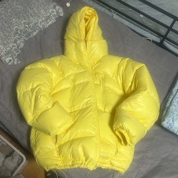 (급처)(L)슈프림 리버시블 다운 자켓 패딩 옐로우 팝니다