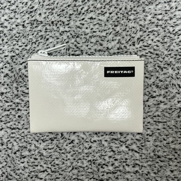🏆프라이탁 새상품 올화이트 블레어(카드지갑) 판매합니다.