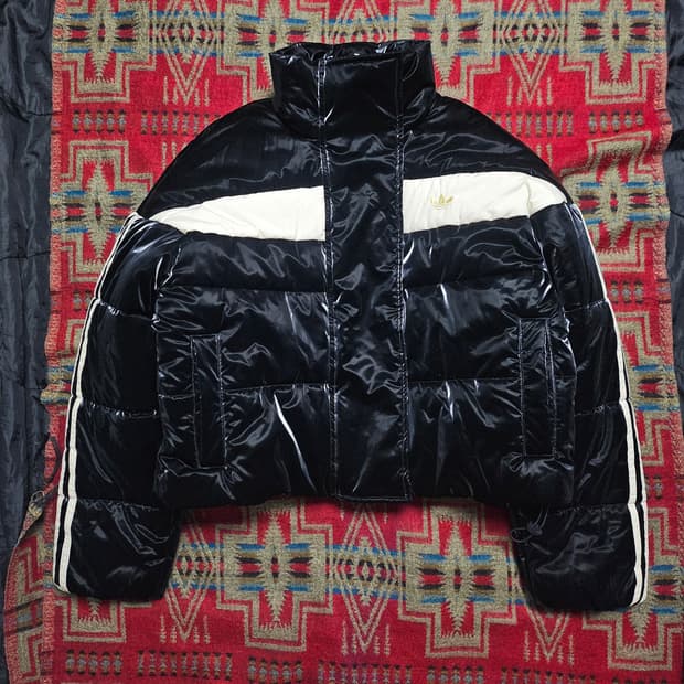 아디다스 스키 시크 푸퍼 에나멜 패딩