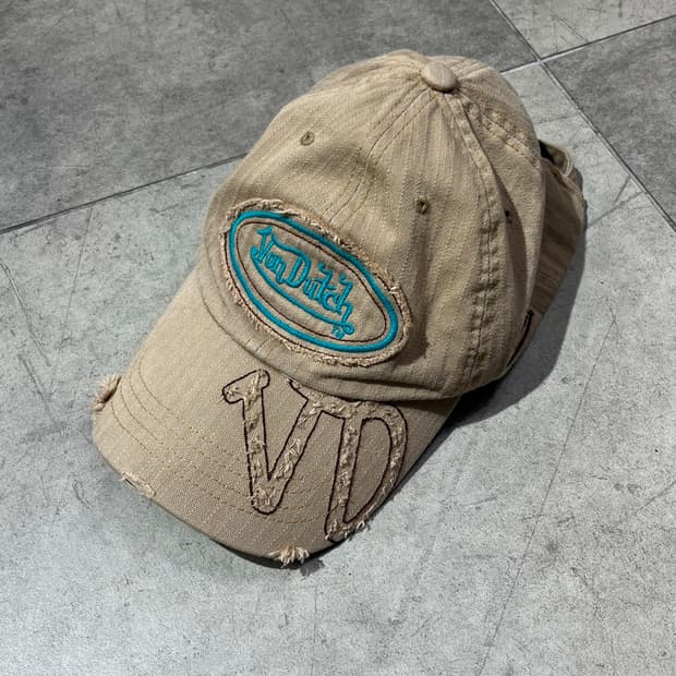 Von dutch 로고 자수 데미지 볼캡