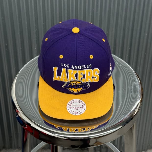 [FREE] 미첼앤네스 NBA LA레이커스 퍼플/옐로우 스냅백
