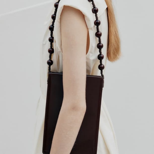 로우클래식 비즈 핸들백 브라운 (소가죽)