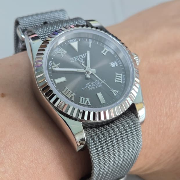 세이코 SEIKO 로만 그레이 플루티드 MOD NH35 오토매틱