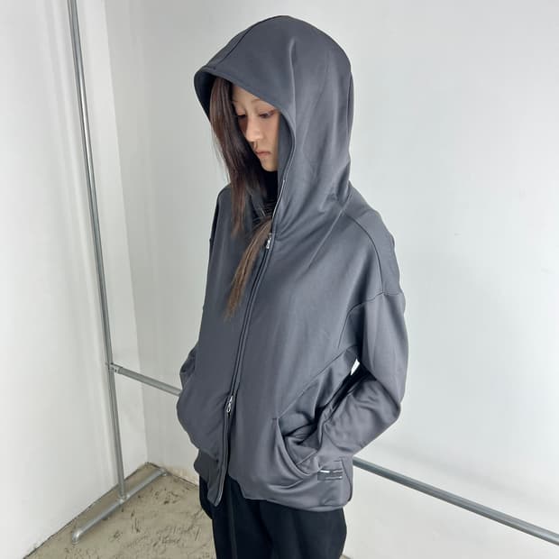 어태치먼트 나일론 커버드넥 후드 집업