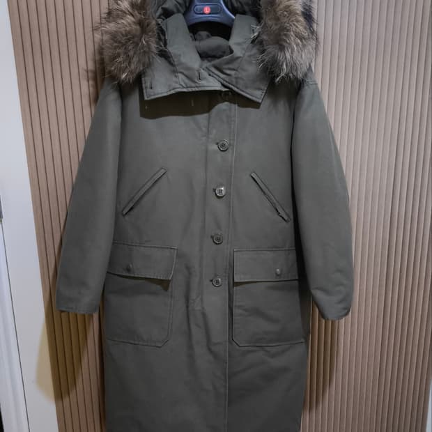 80 톰보이스튜디오 라쿤털 덕다운 파카 롱패딩