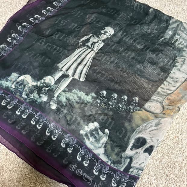 크롬하츠 포티 실크 스카프