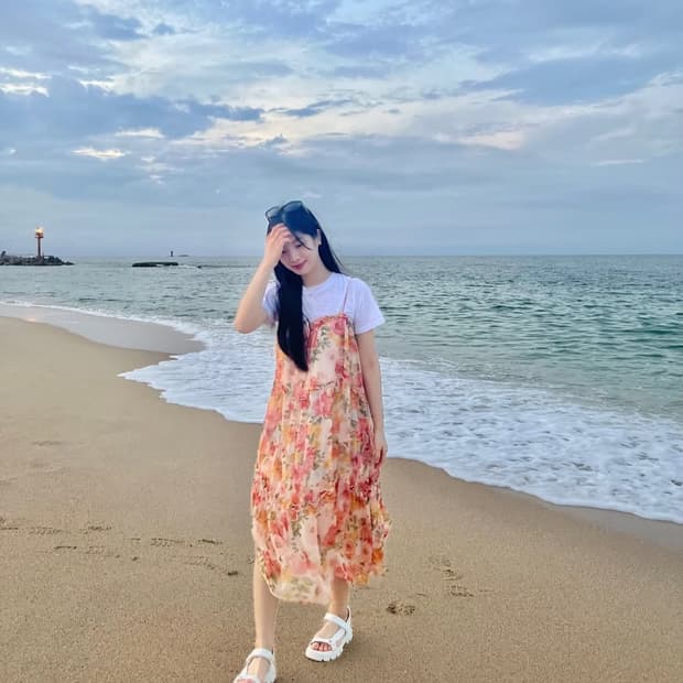 트와이스다현) 자라 플로럴 미디원피스
