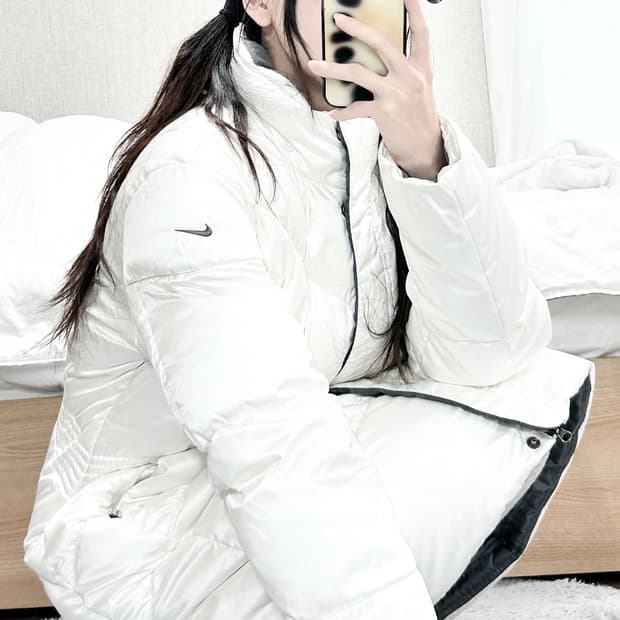 나이키 스우시 덕다운 유광 화이트 롱패딩