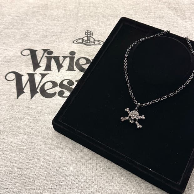 비비안웨스트우드 크리스탈 스컬 펜던트 목걸이