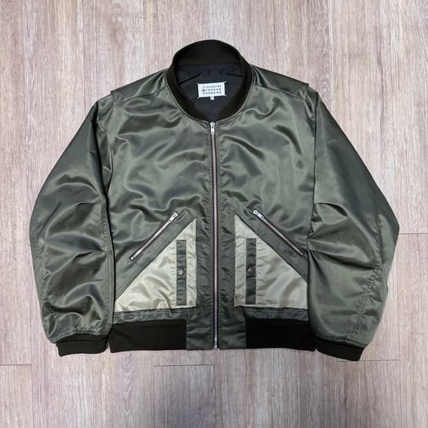 마르지엘라 스플릿 햄 컷아웃 봄버 자켓 ma1