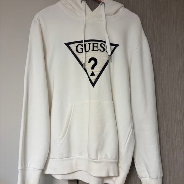 게스 빅로고 화이트후드티 기모