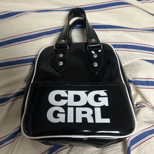 꼼데가르송 꼼데걸 에나멜 토트백