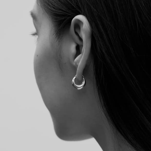 (F) 소피부하이 Tiny 에센셜 hoops 이어링 실버