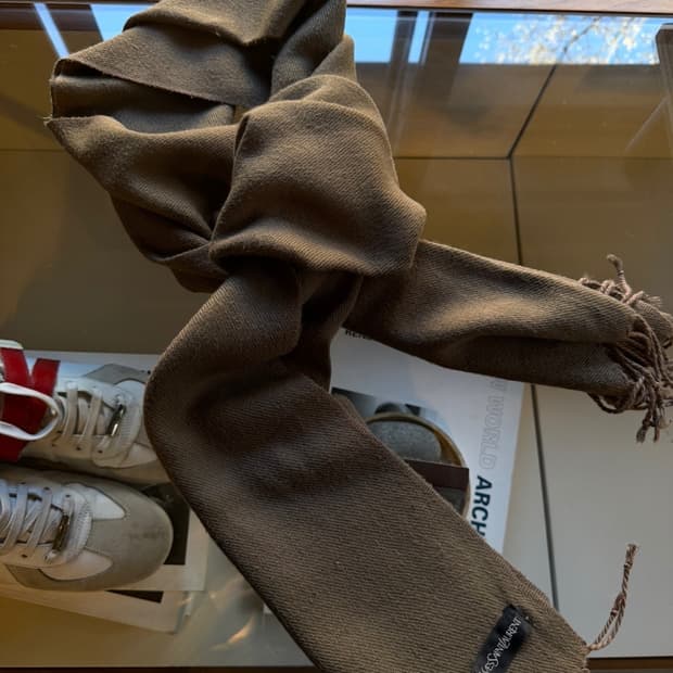 이브생로랑 램스울 머플러